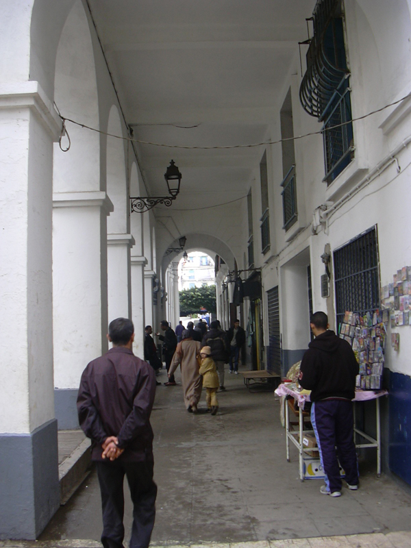 photos/2004 Alger/0312 Rue Borely la Sapie Eglise et Nieto.jpg